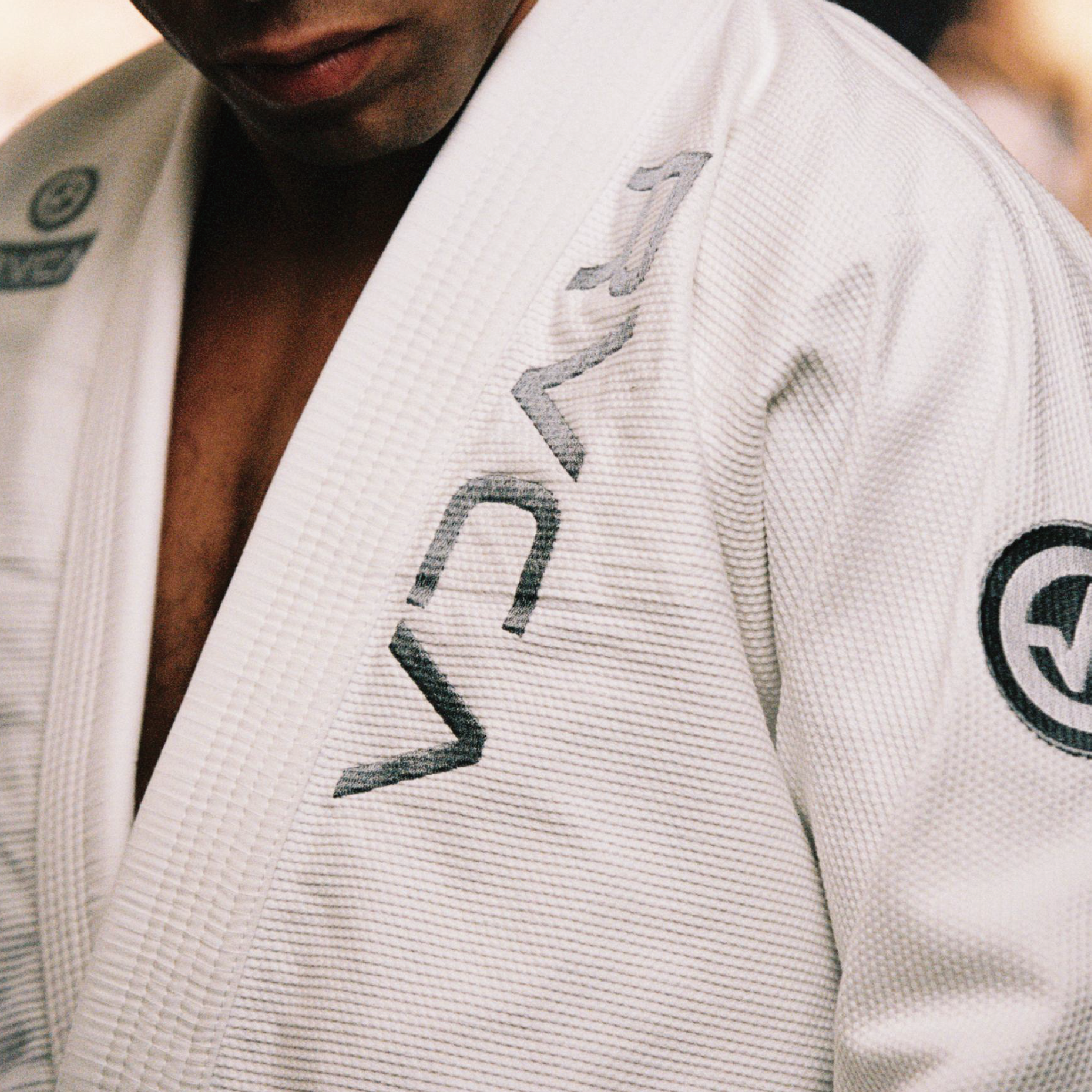 RVCA X VITAL COLLAB GI 2 (WHITE)