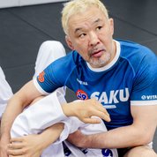 39 SAKU X VITAL RASH GUARD (BLUE)