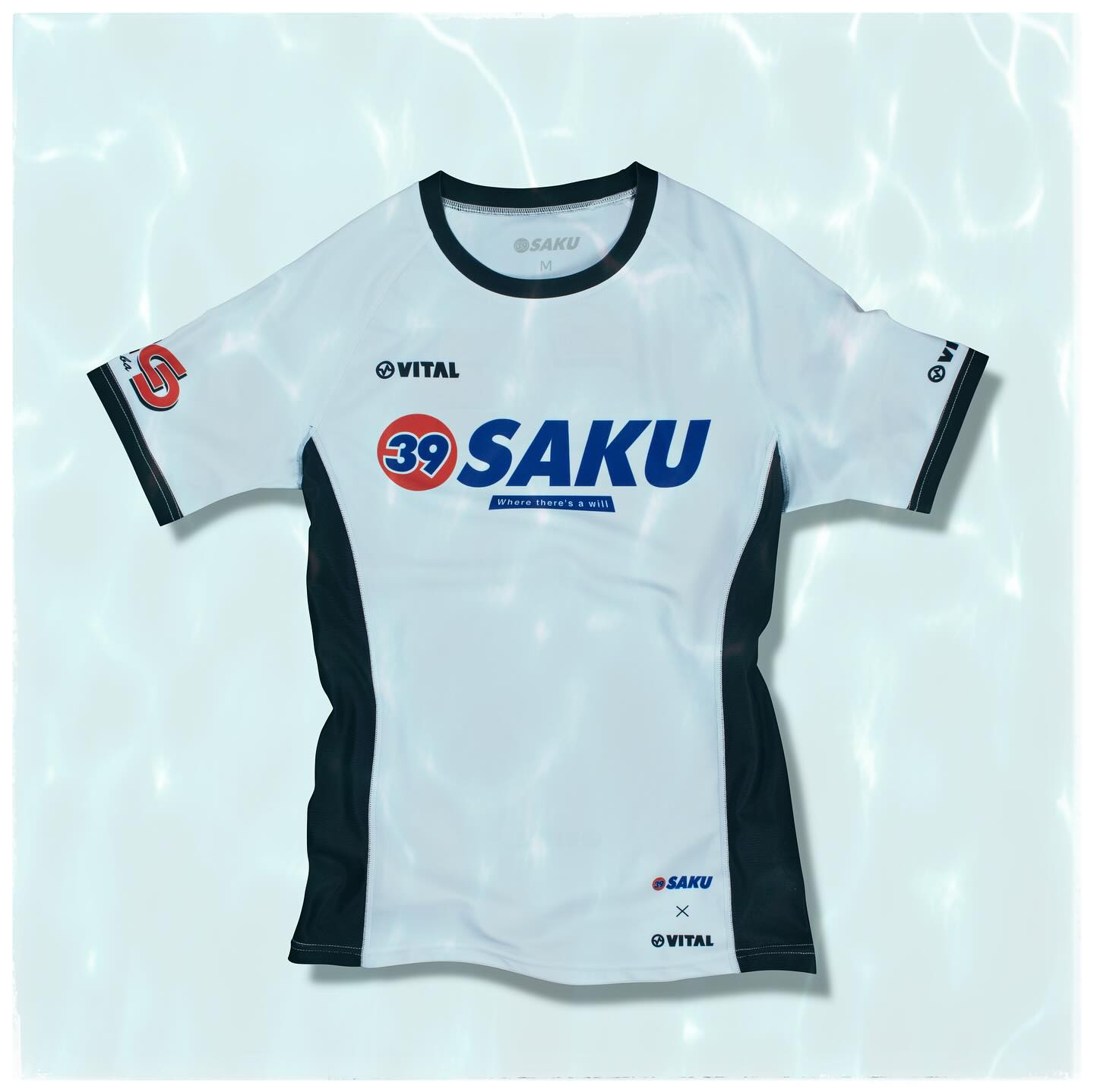 39 SAKU X VITAL RASH GUARD (WHITE)